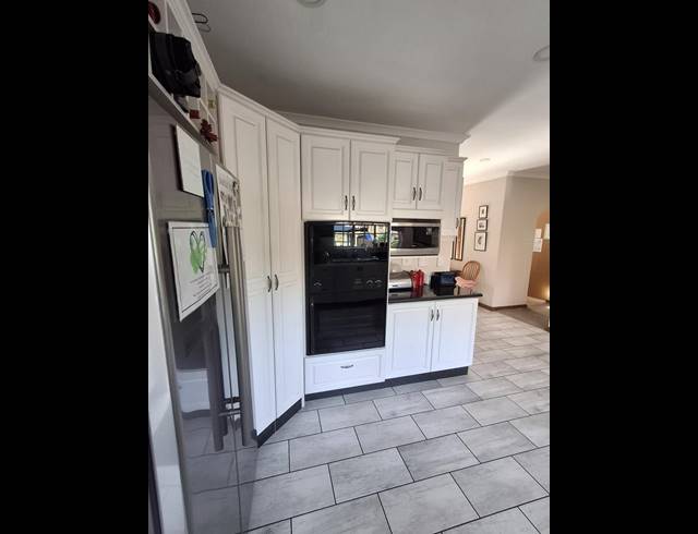 4 BEDROOM HOUSE FOR SALE IN BELLEVUE